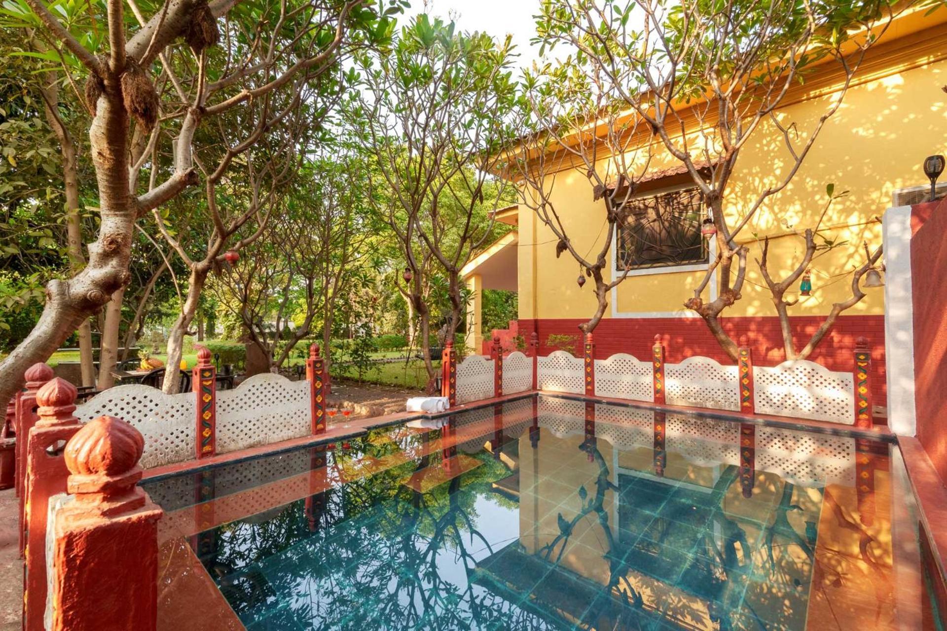 Vintage Estate - Lakeside Allure With Vintage Decor,A Plunge Pool & A Lawn Featuring A Charming Gazebo Karjat Eksteriør bilde