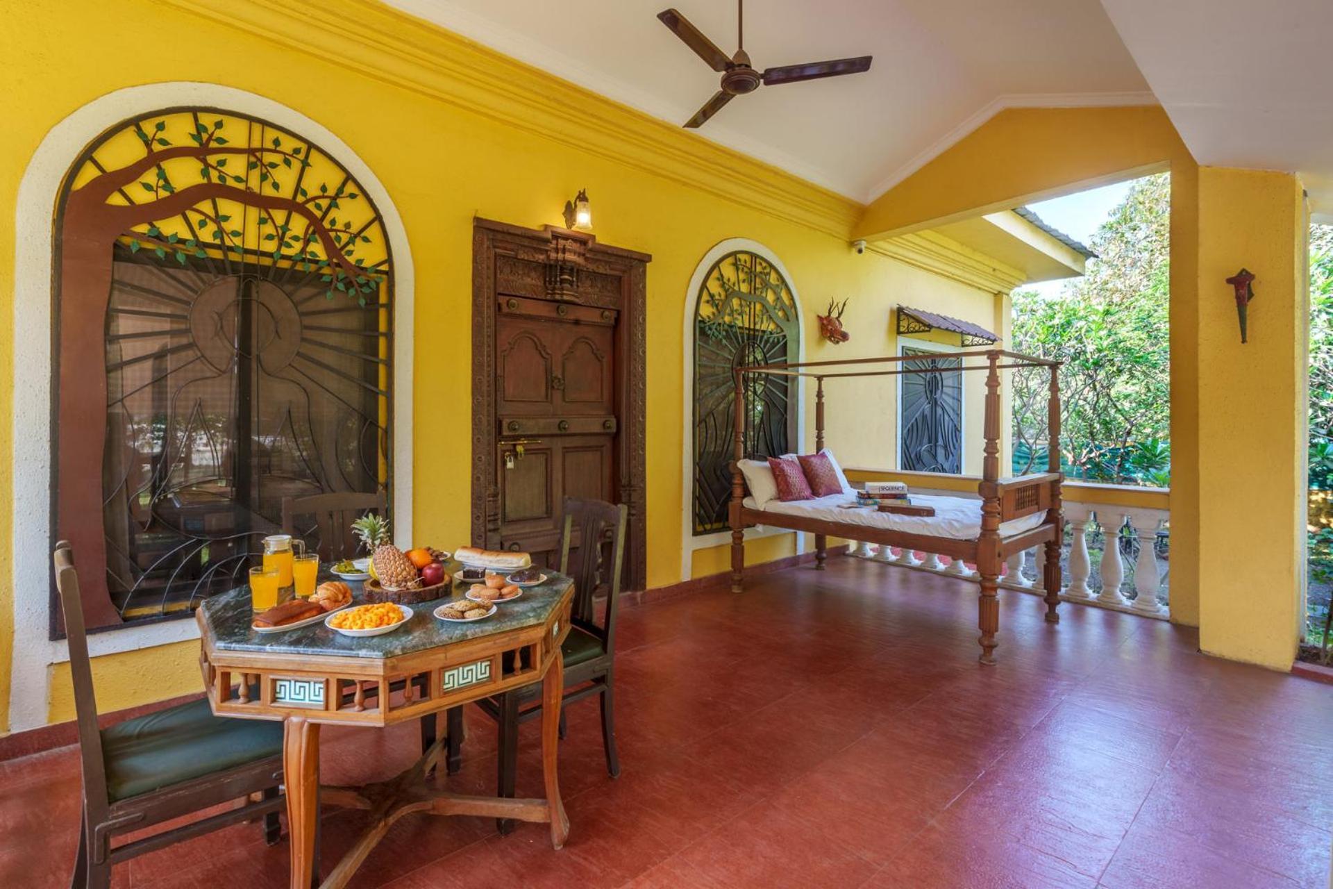 Vintage Estate - Lakeside Allure With Vintage Decor,A Plunge Pool & A Lawn Featuring A Charming Gazebo Karjat Eksteriør bilde