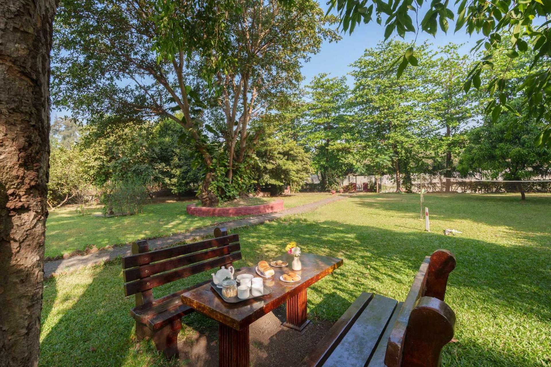 Vintage Estate - Lakeside Allure With Vintage Decor,A Plunge Pool & A Lawn Featuring A Charming Gazebo Karjat Eksteriør bilde