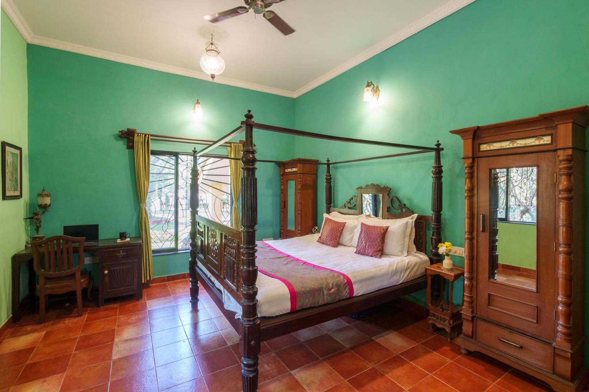 Vintage Estate - Lakeside Allure With Vintage Decor,A Plunge Pool & A Lawn Featuring A Charming Gazebo Karjat Eksteriør bilde