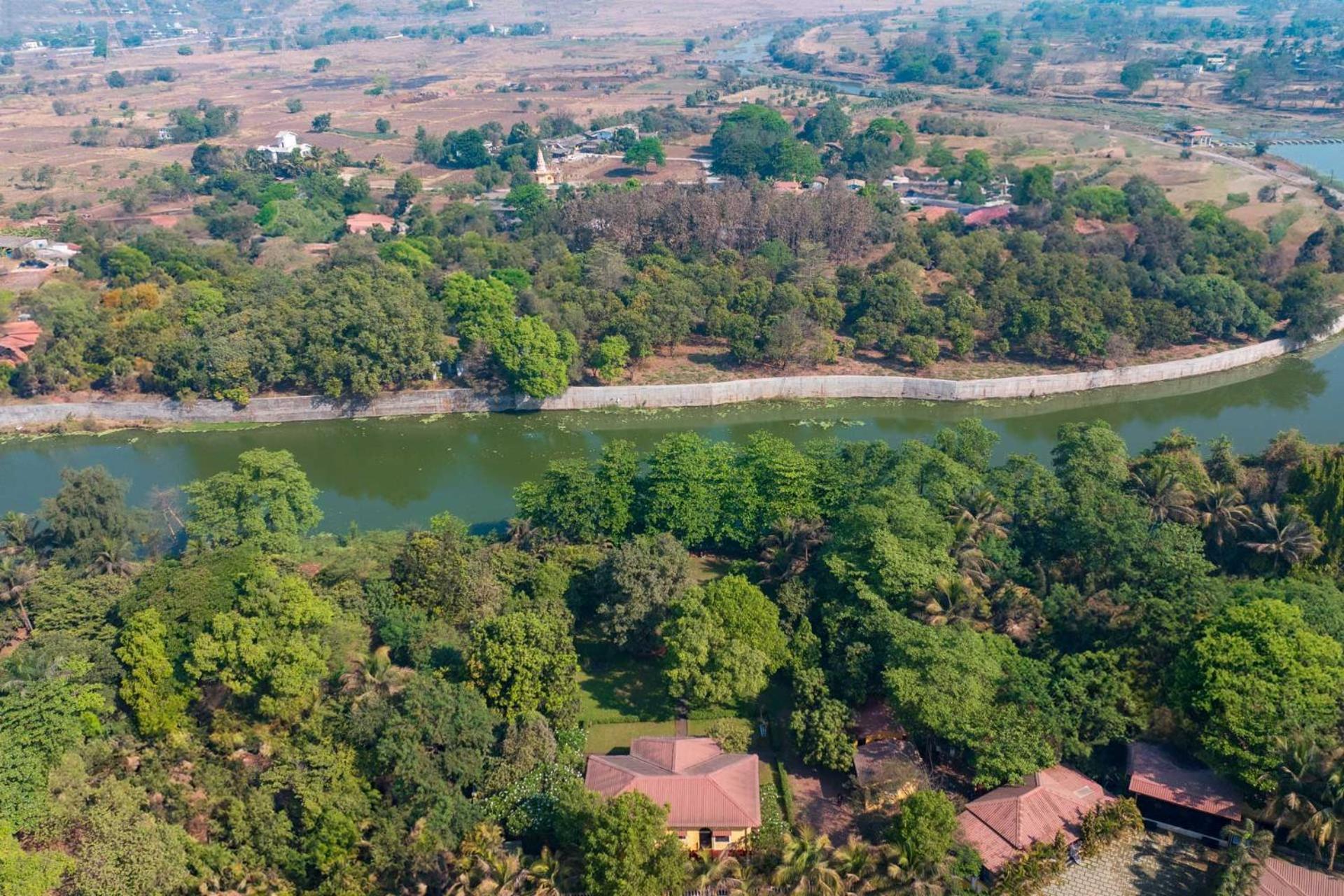 Vintage Estate - Lakeside Allure With Vintage Decor,A Plunge Pool & A Lawn Featuring A Charming Gazebo Karjat Eksteriør bilde