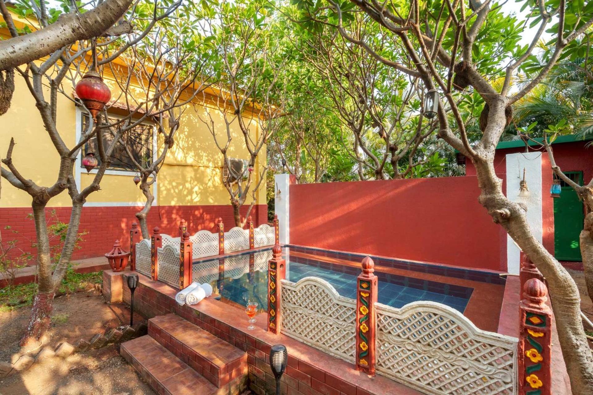 Vintage Estate - Lakeside Allure With Vintage Decor,A Plunge Pool & A Lawn Featuring A Charming Gazebo Karjat Eksteriør bilde