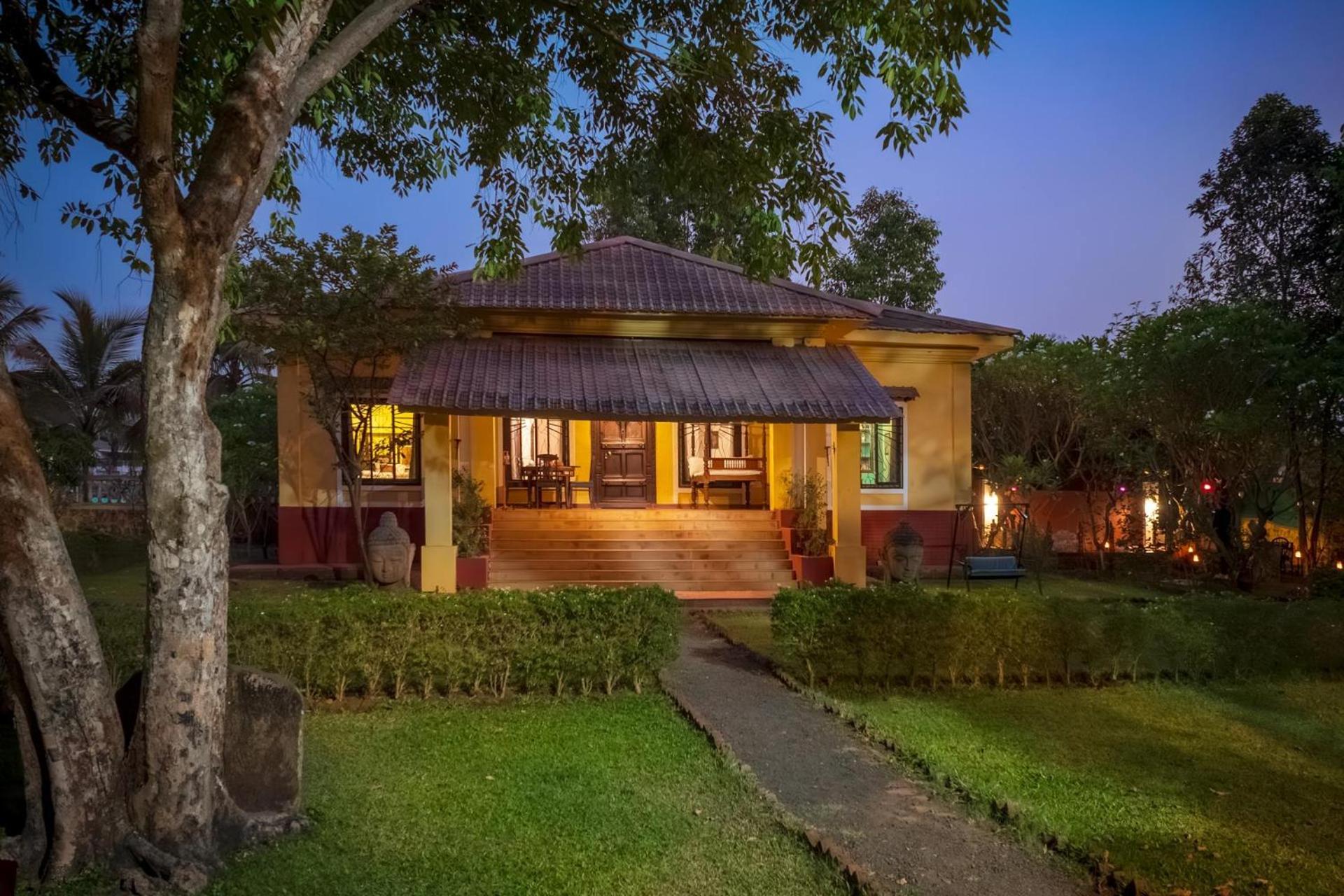 Vintage Estate - Lakeside Allure With Vintage Decor,A Plunge Pool & A Lawn Featuring A Charming Gazebo Karjat Eksteriør bilde